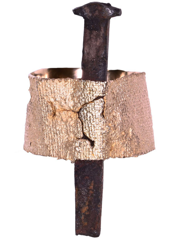 Medium Nail On Front